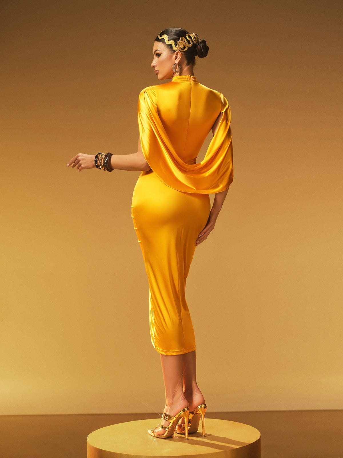 Jexara V Neck Ruched Midi Dress